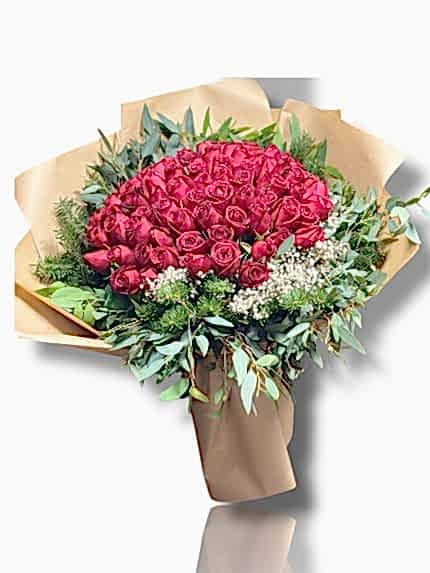 “KELİMELERİN YETMEDİĞİ YERDE,101 GÜL KONUŞSUN.”